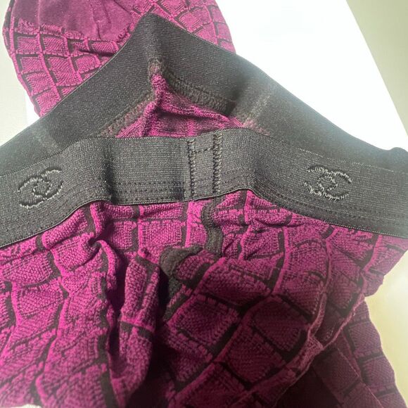 Chanel Jacquard Tights Bordeaux & Black CC Logo Pattern Size 2 New in Package - Picture 8 of 9